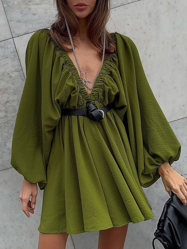 Mini skater jurk van stof met diepe halslijn