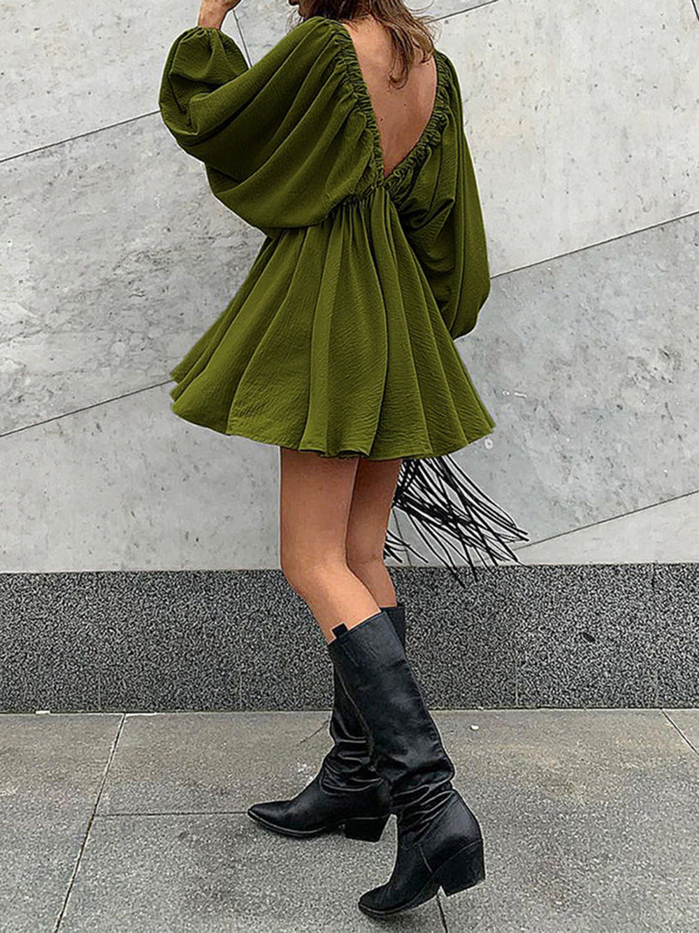 Mini skater jurk van stof met diepe halslijn