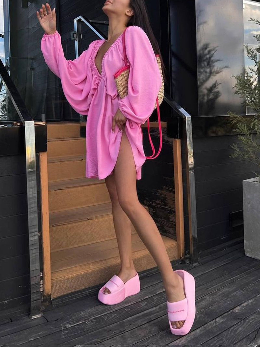 Mini skater jurk van stof met diepe halslijn